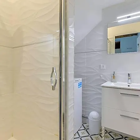 Hotel Renovated Peaceful House 3, Center 3*